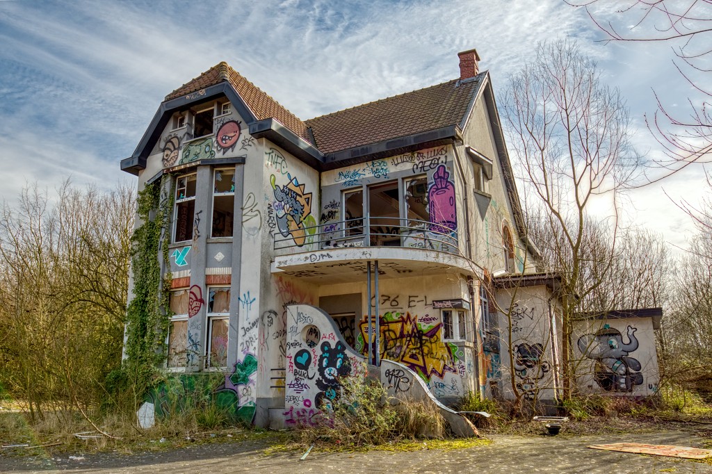HDR Doel belgie belgique urbex decay verlaten spookdorp spookstad kerncentrale graffiti